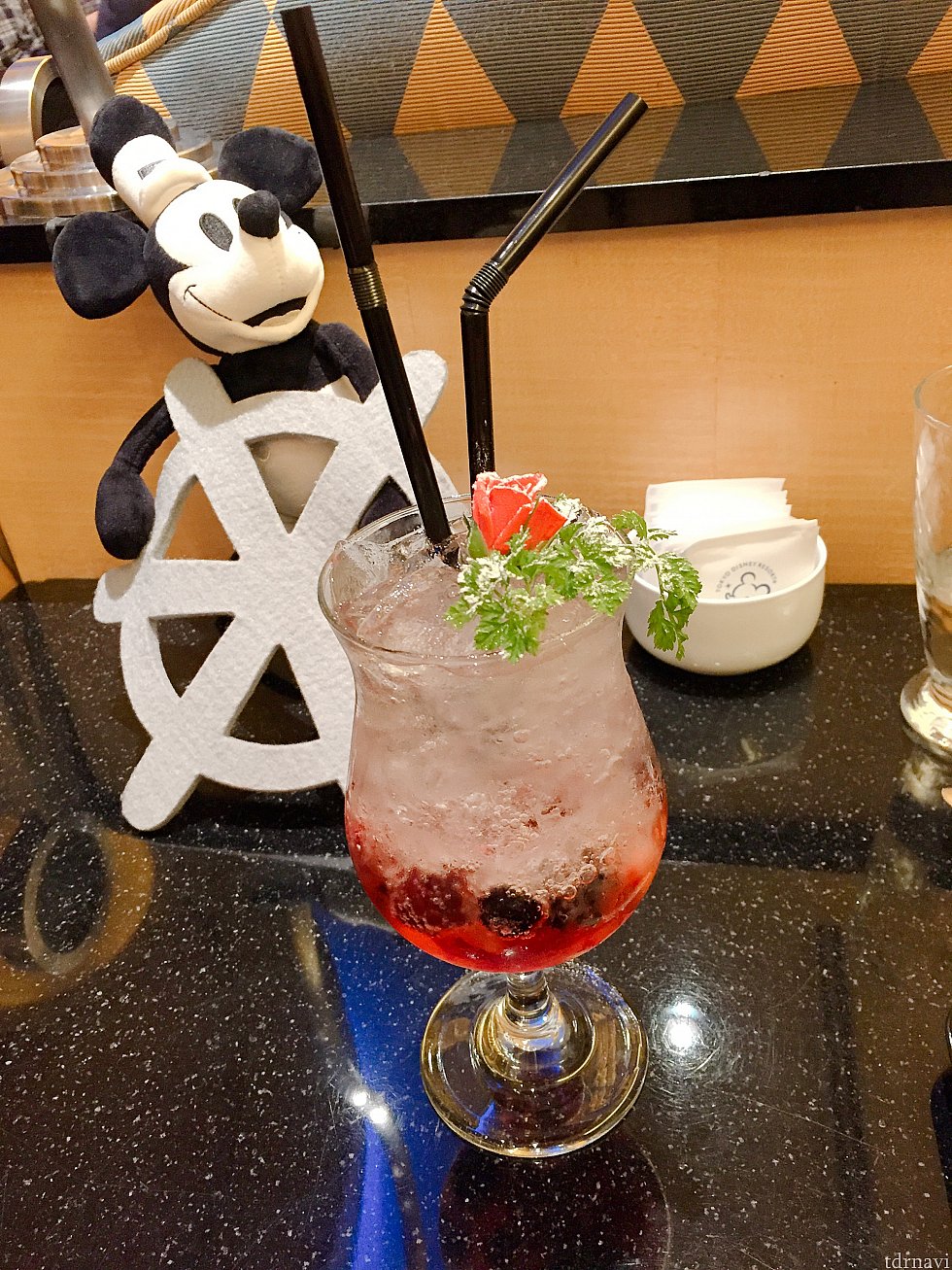 ディズニー・クリスマススペシャルノンアルコールカクテル!美味しかったです。