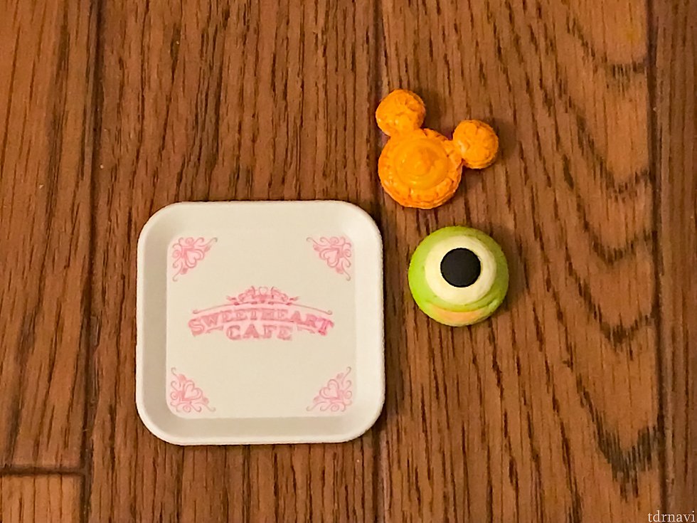 マイクメロンパンとオレンジデニッシュ。