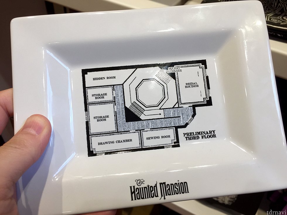 ホーンテッドマンションの見取り図が書かれた皿。$10.95