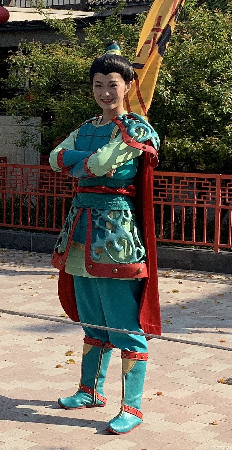 ムーランはロープ越しでした。