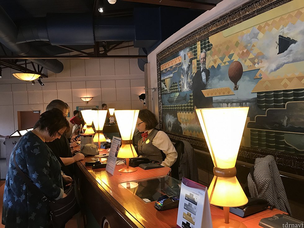 Annual Passport Office内
朝は空いてますので、数分で発行できます。