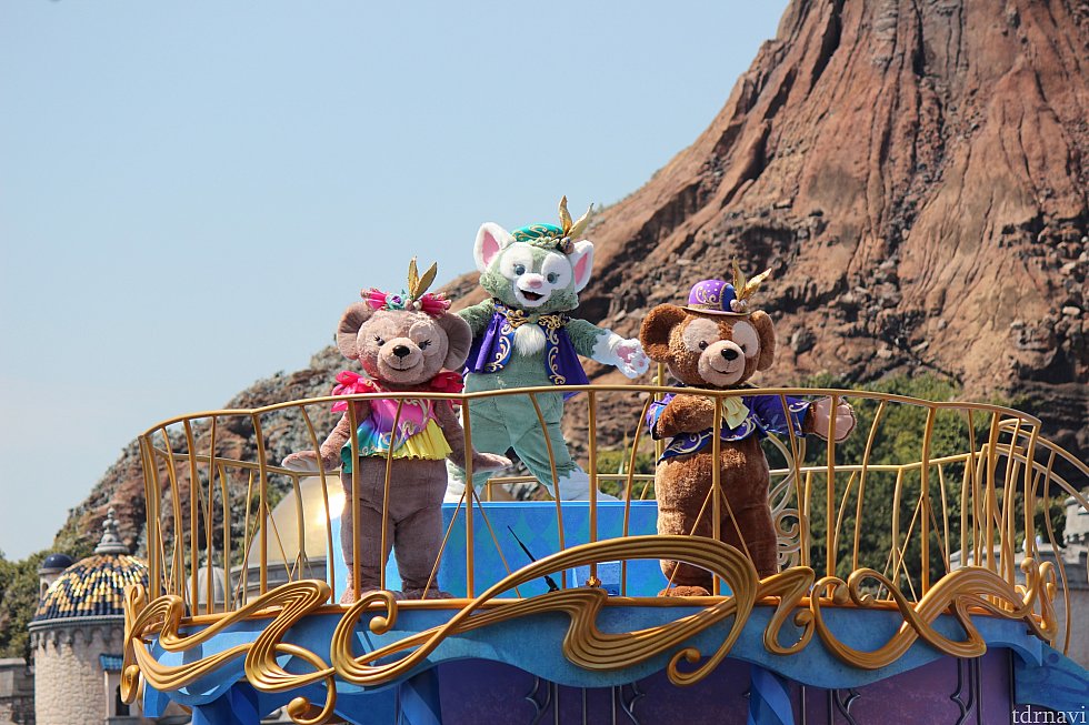 ダッフィー、シェリーメイ、ジェラトーニは近くでは観られませんでした。