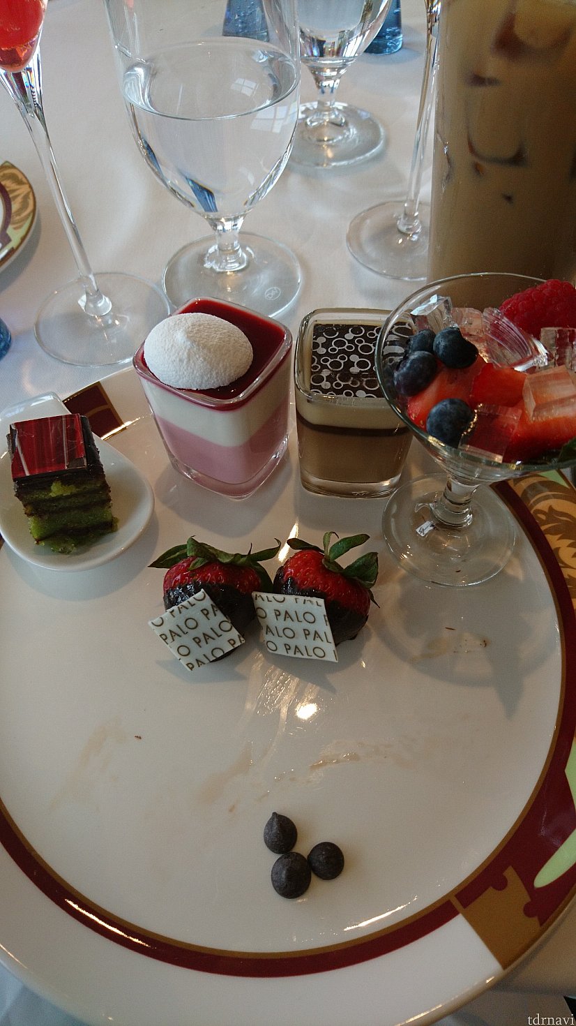 イチゴのチョコレートフォンデュ、めちゃくちゃ美味しいです❤️
