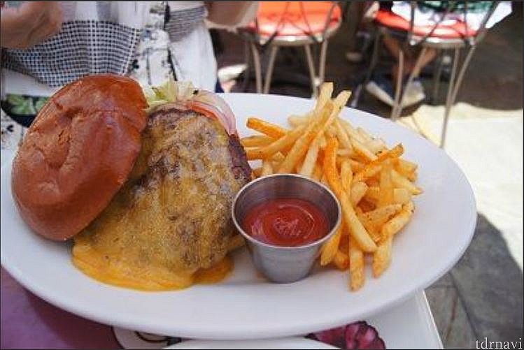 メインストリート・チーズバーガー
