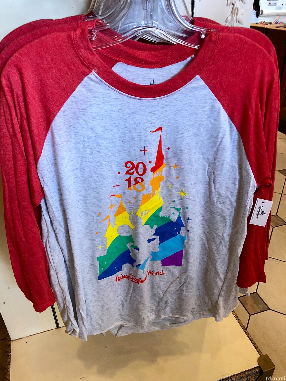 このTシャツもマジックキングダム内で沢山見かけました。$34.99