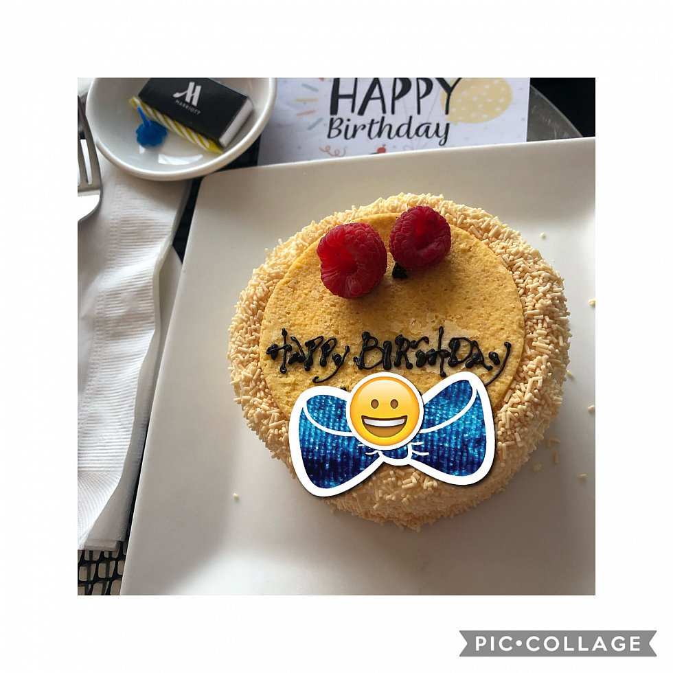 あらかじめ誕生日のお祝いで宿泊しますとマリオットプラチナ専用ダイヤルに電話をして伝えました所なんとケーキをいただきました。心遣いに感謝です❣️