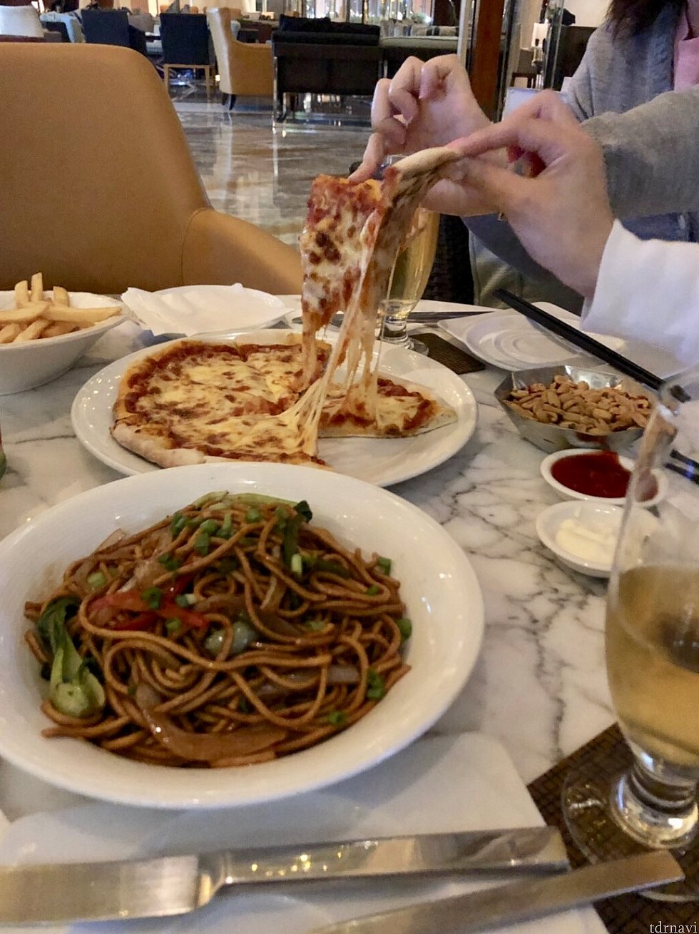 手前の上海焼きそばが美味しかったです。