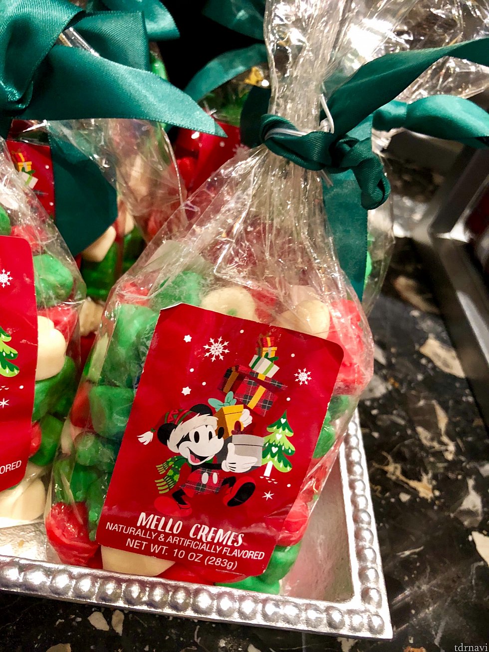 美味しくなさそうなキャンディー。(笑)クリスマスカラーです。$7.99