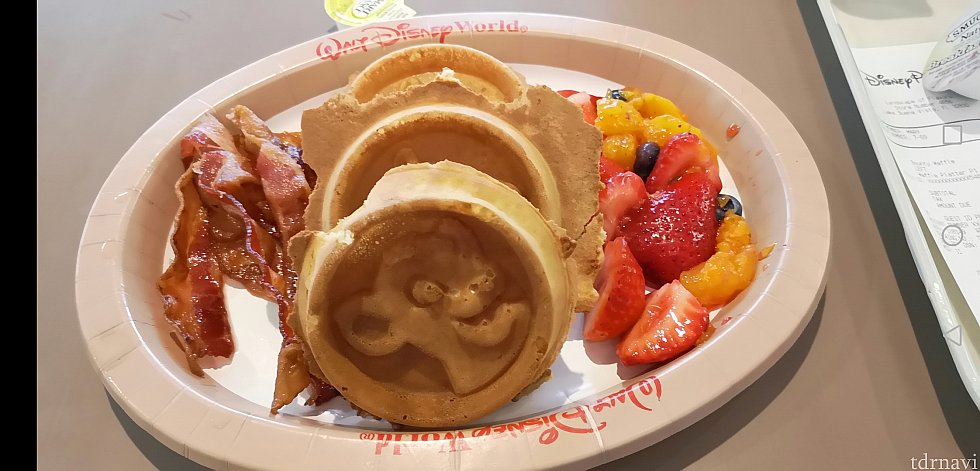 朝食にフードコートで食べたワッフル!美味しかった💕