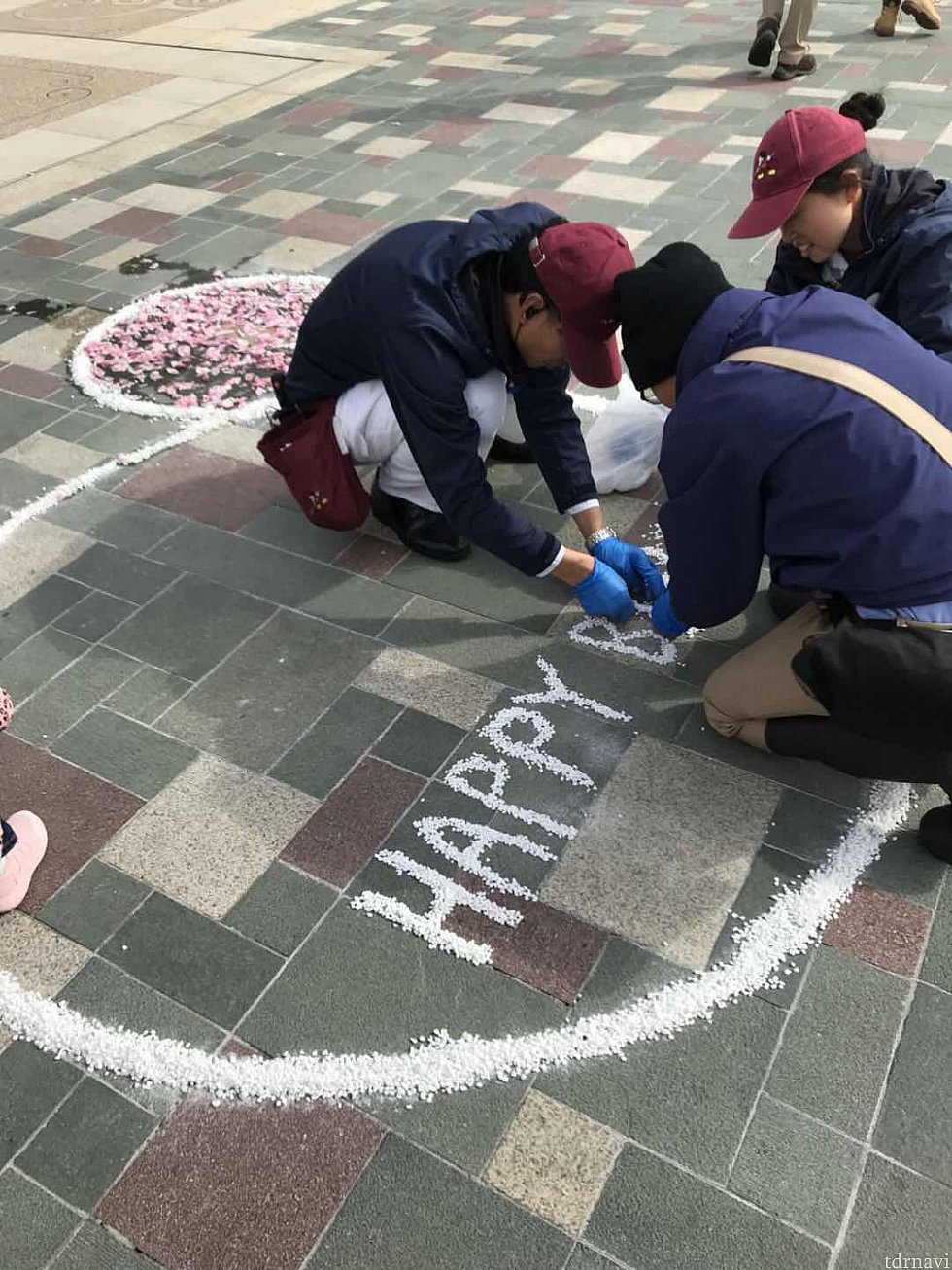 ディズニータウンにも!風が強かったので大変そうでした