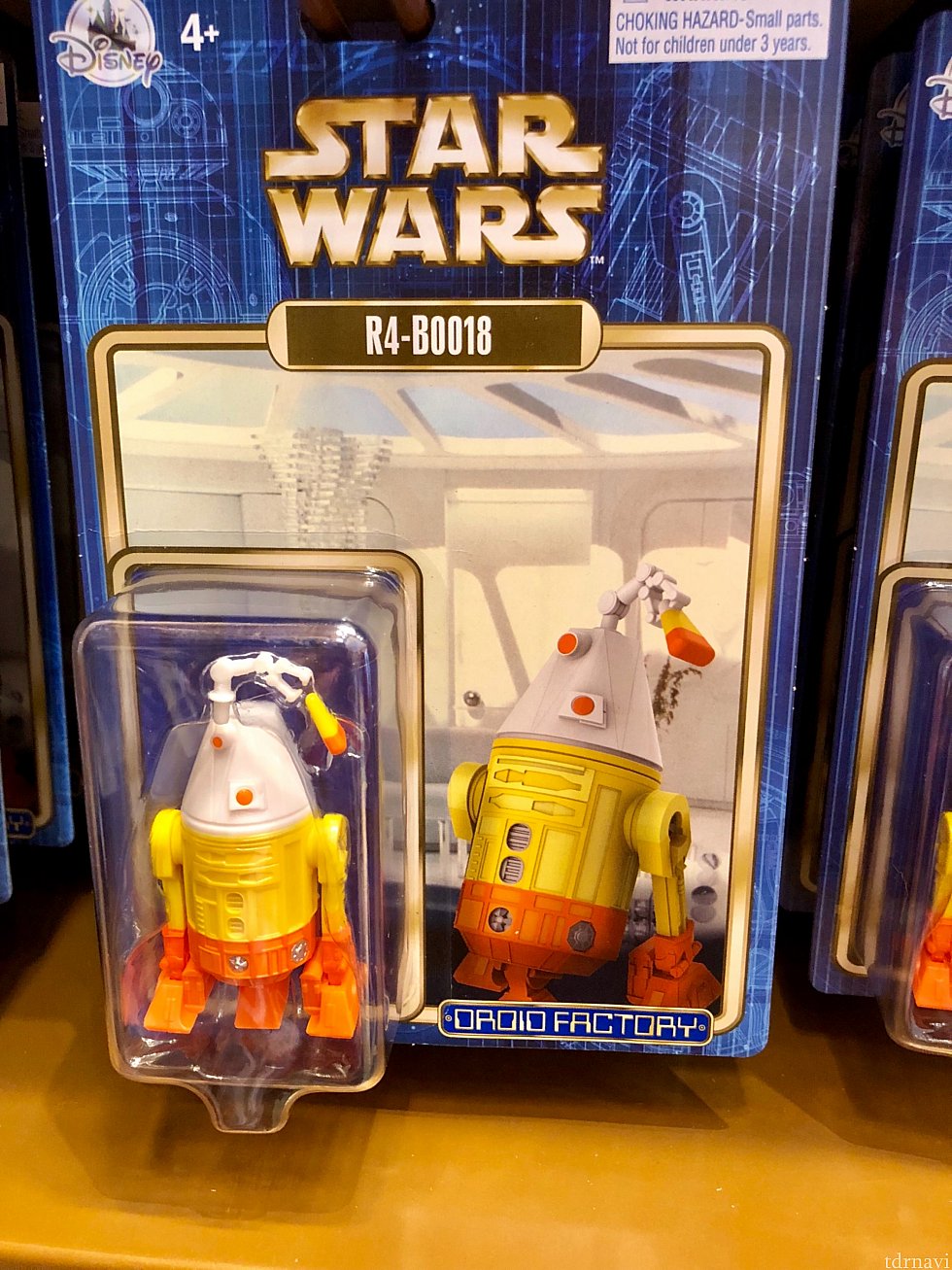 スターウォーズのドロイドもオレンジ色という事で、ハロウィンコーナーに置かれていました。$12.99