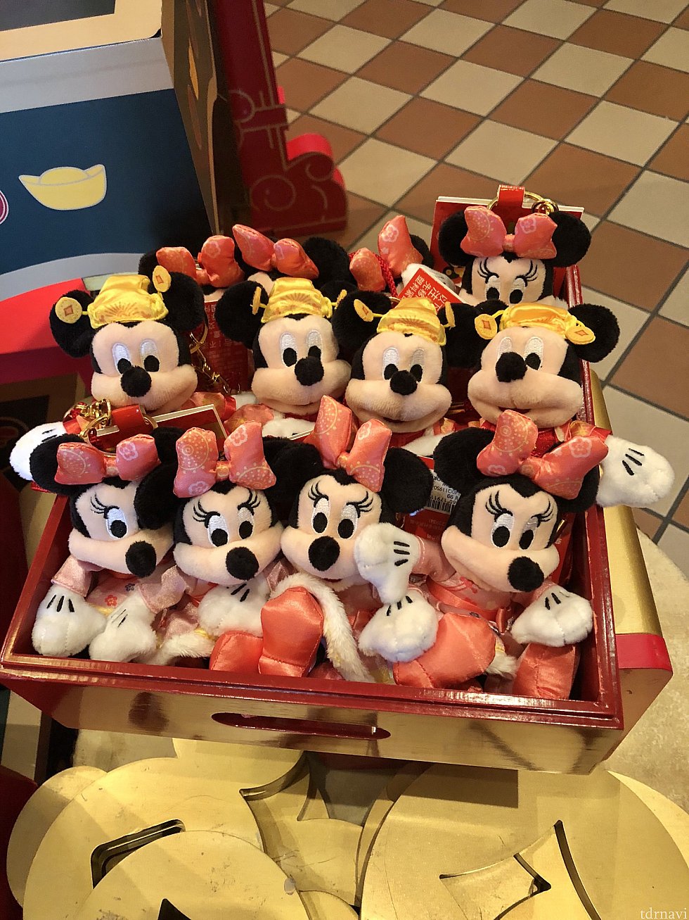 以下福袋以外の春節グッズ。
ミキミニのぬいぐるみキーホルダー 各99元。
SSサイズのぬいぐるみ(159元)もありました。