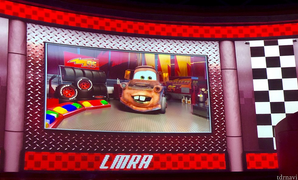 映画で見慣れたキャラクター達が色々画面に登場します。