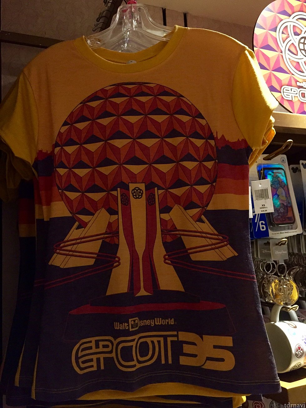 そして記念に購入したのが、こちらのスペースシップアースのTシャツです。かなり伸縮性のある素材で作られています。$36.99とTシャツとしては結構しますが、年パス割引で購入しました。