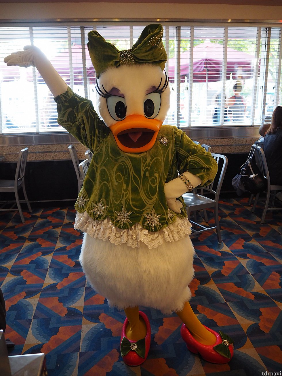 デイジーは緑。皆でクリスマスカラー!