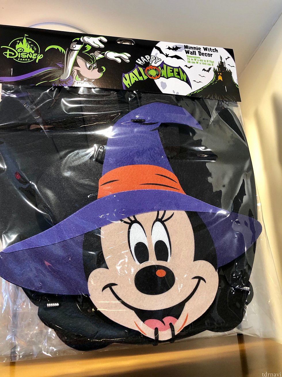 こちらもデコレーショングッズ。ミニーウィッチの壁掛けです。WDWハロウィングッズの第2弾も近日公開予定です。お楽しみに!