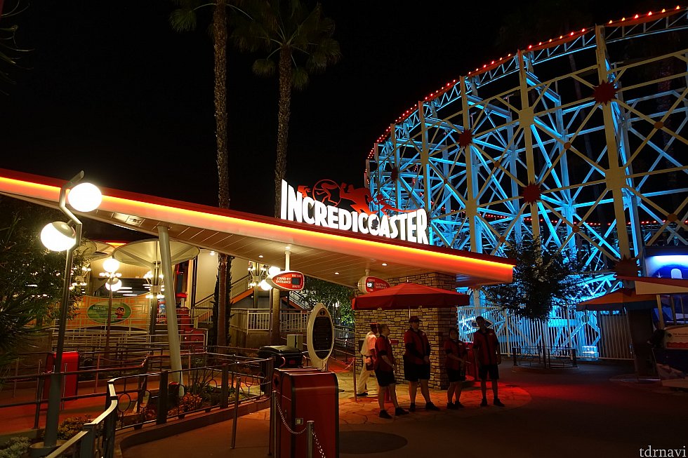 カリフォルニア・スクリーミンの面影が一切なくなった入口。オシャレなデザインになりました。