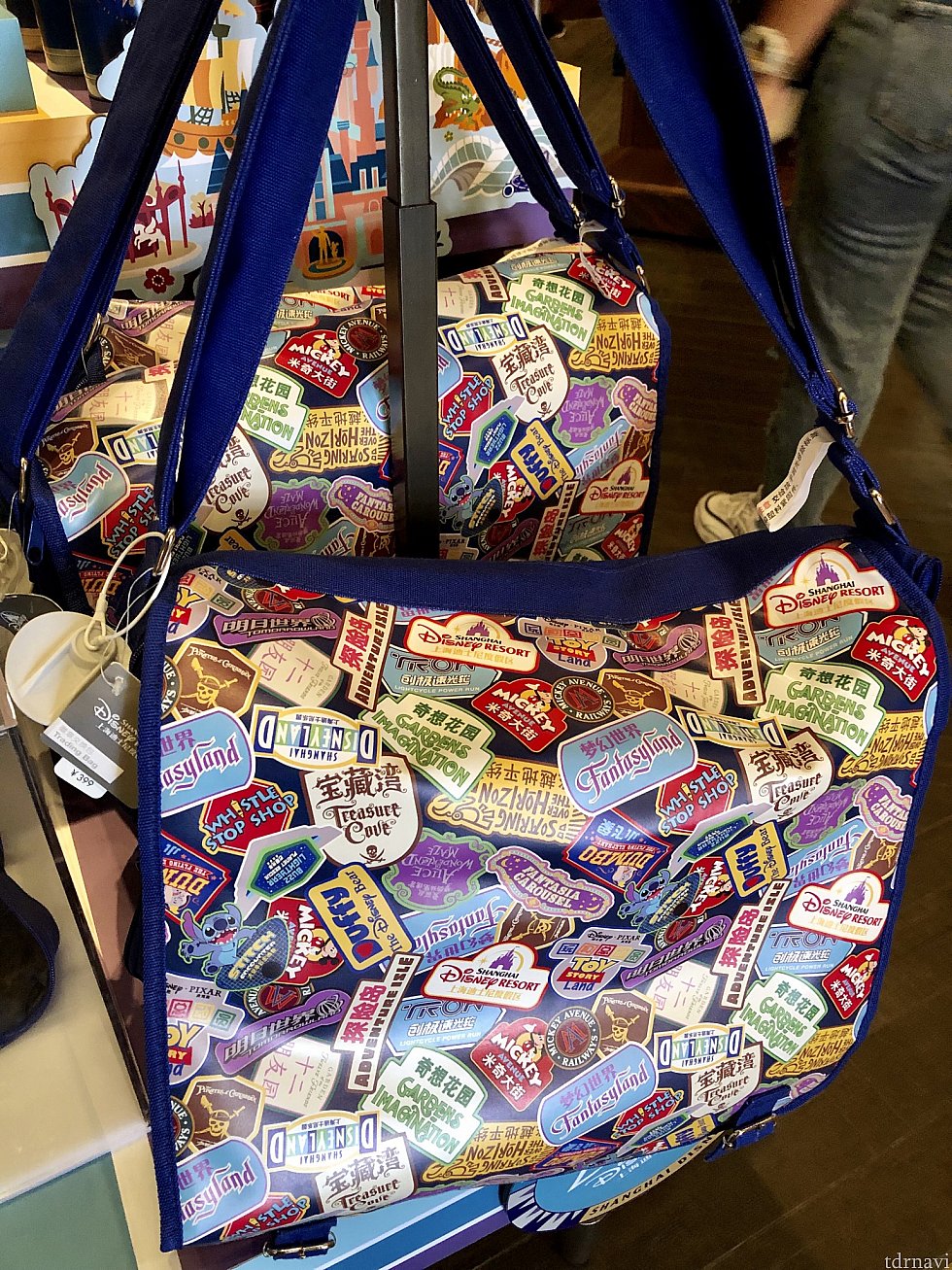 大きいピントレバッグ 399元。ロゴマークが総柄になってて可愛い♡