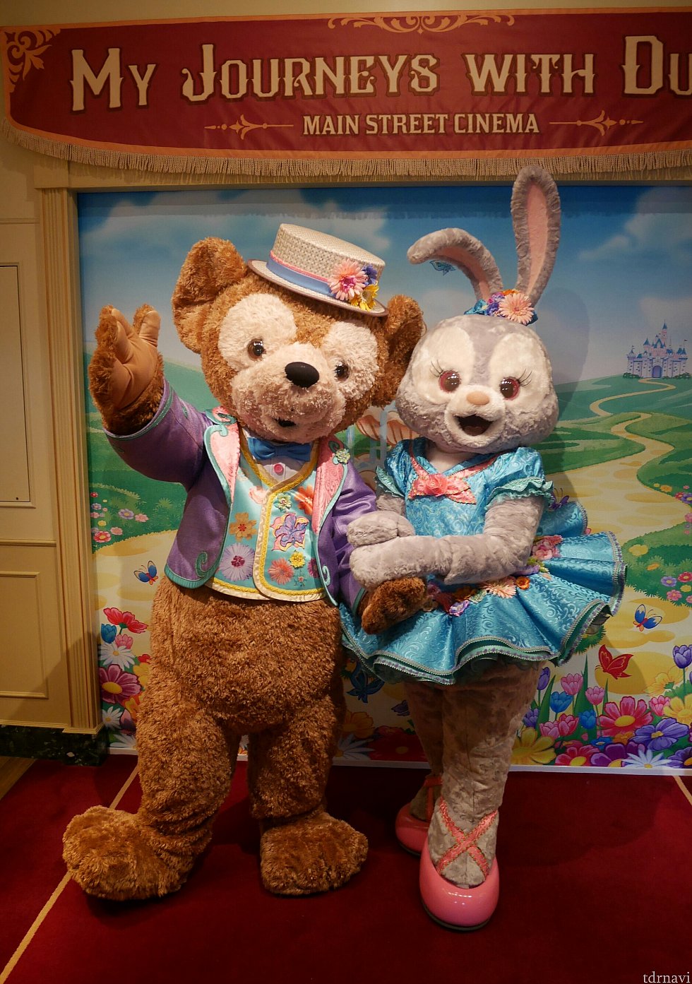 【ダッフィーのグリ施設】春のコスチュームがかわいい❤今年からこのコスチュームでパレードに登場してます😁