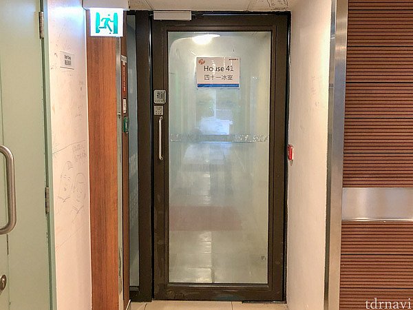 セキュリティもしっかりしています。宿泊棟に入るにはルームキーカードをドアのそばにあるセンサーにかざす必要があります。
