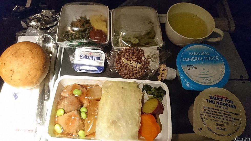 成田→ロサンゼルス
1回目機内食 和食
茶そば、豚肉と大根の生姜煮