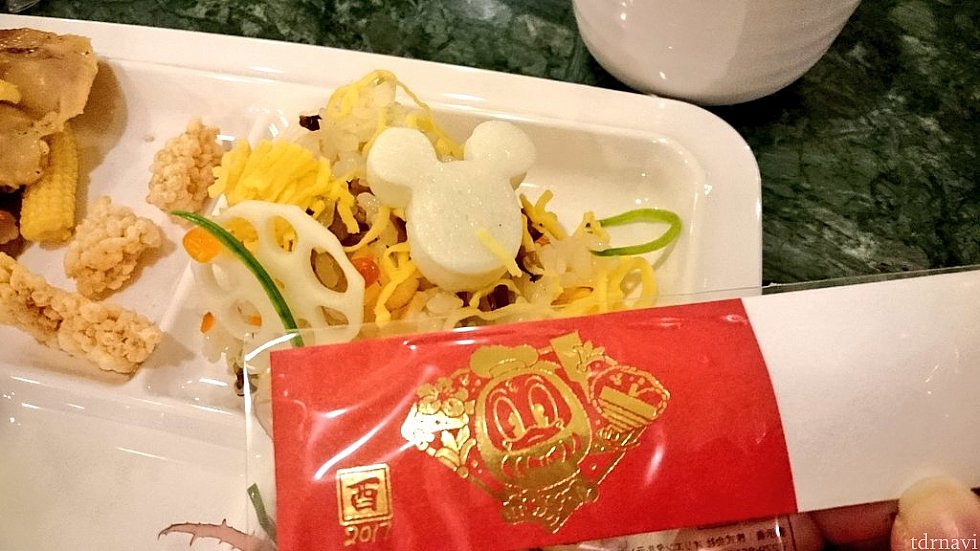 今年いただけたお箸はドナルドのだるま模様