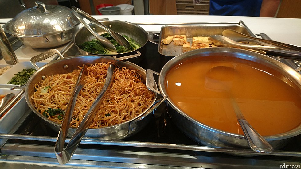 <朝食>
基本的に茶色いものが多いです。