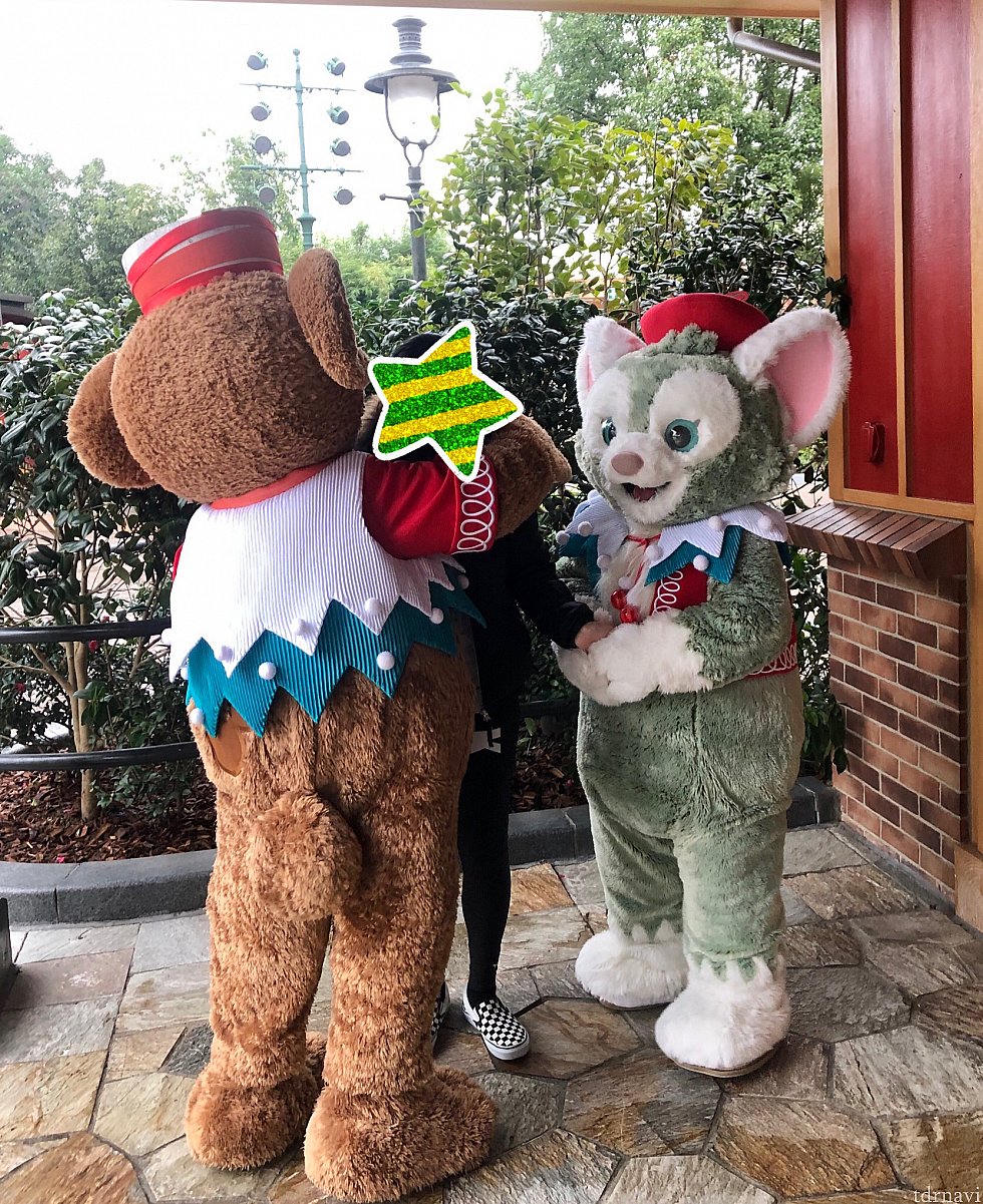 ダッフィーと絡んでいる時もずっとジェラトーニが手を温めていてくれました😍