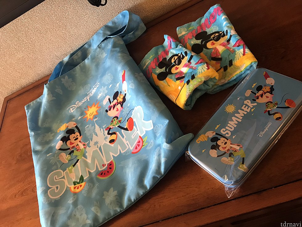 ミッキー&ミニーとのサマー・ファン テーマパック(100HKD)
トートバッグ/アメニティセット/ハンドタオル2枚/スリッパ(写ってないけど)