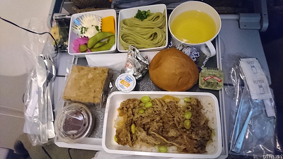 ロサンゼルス→成田
2回目機内食 和食
茶そば、焼き肉丼