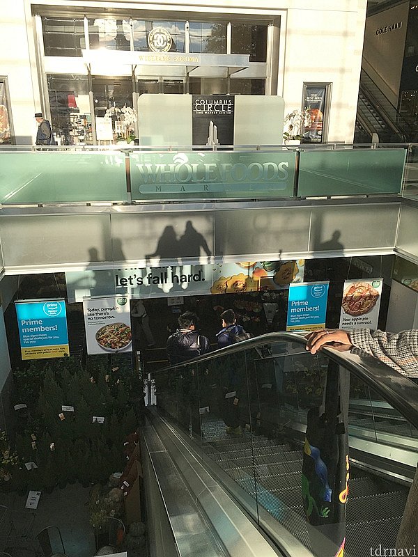 タイムワーナーセンターのWhole Foods Market。
写真NGかなと思って入口のみ!