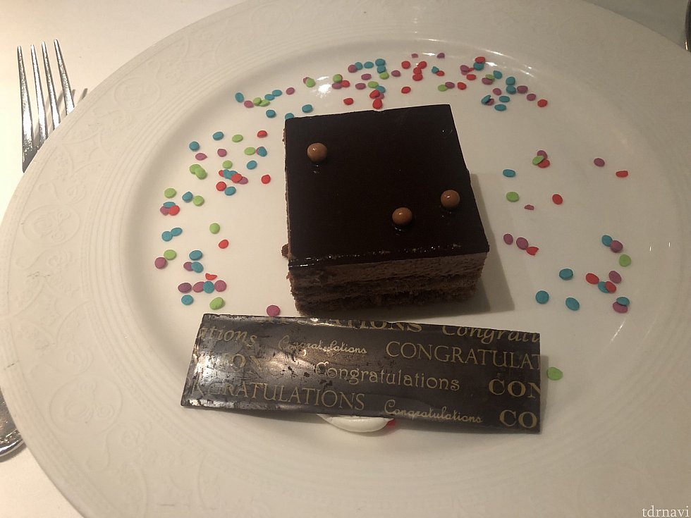 卒業祝いでサプライズケーキを頂きました!