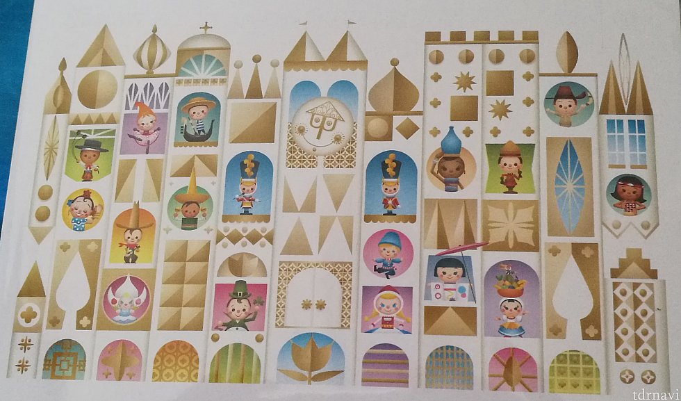 イッツアスモールワールドやホーンテッドマンションをかわいくデフォルメした作品や白雪姫と7人の小人像やフィグメントをモチーフにしたもの、ヴィランズをゴスロリっぽく描いたものなど絵が好きな方はアートオブディズニーと合わせて来店すると楽しいと思います。