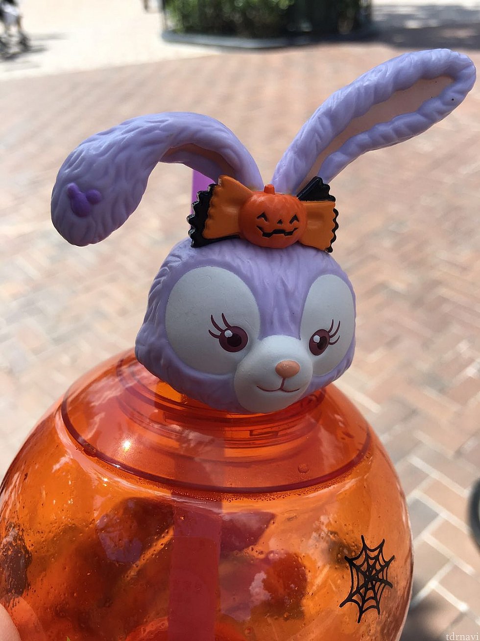 よく見ると髪飾り(耳飾り?)もハロウィン仕様でした🎃