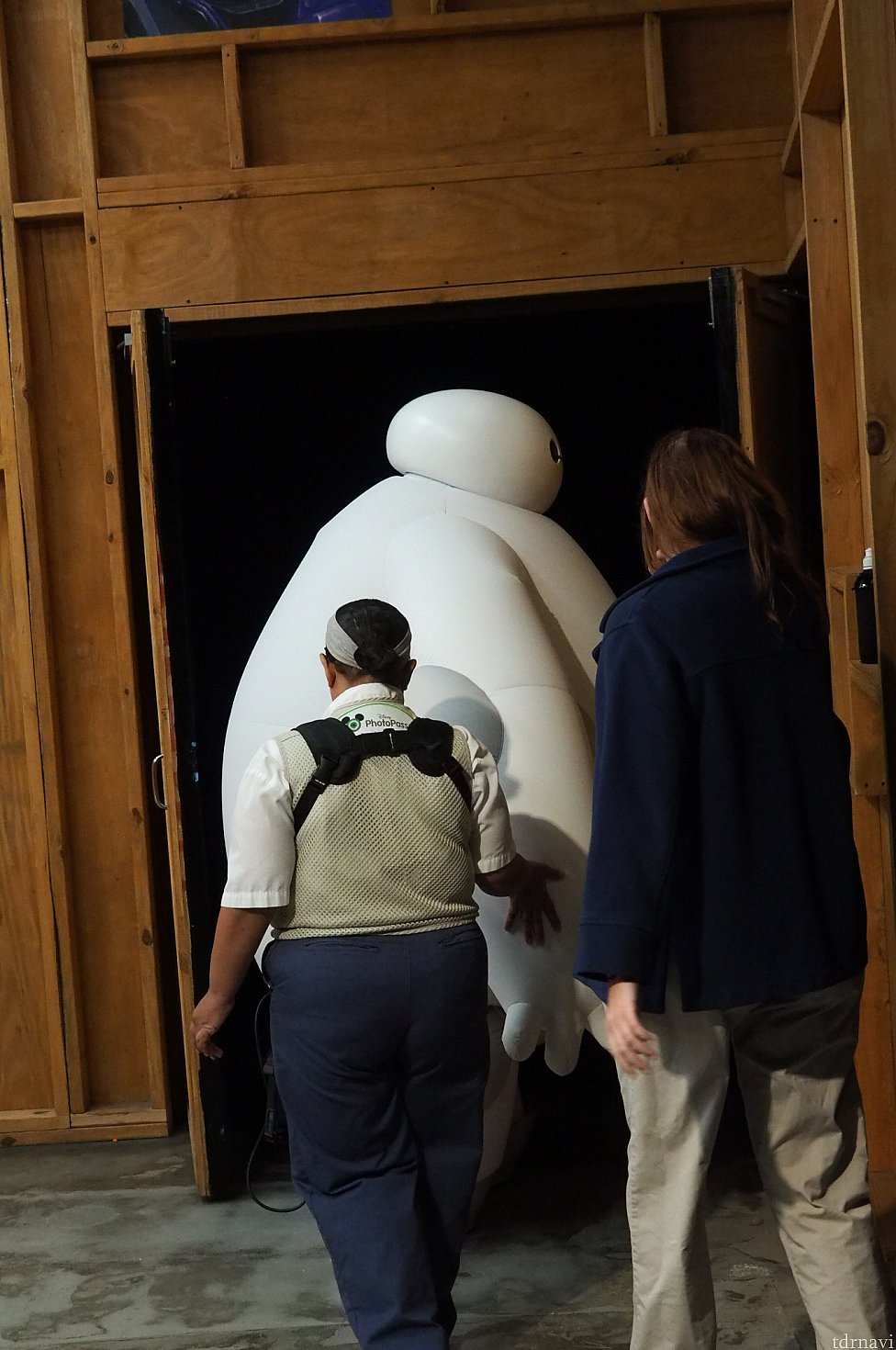 通路を通るときは、映画のように横になって慎重に進みます。かわいい笑。