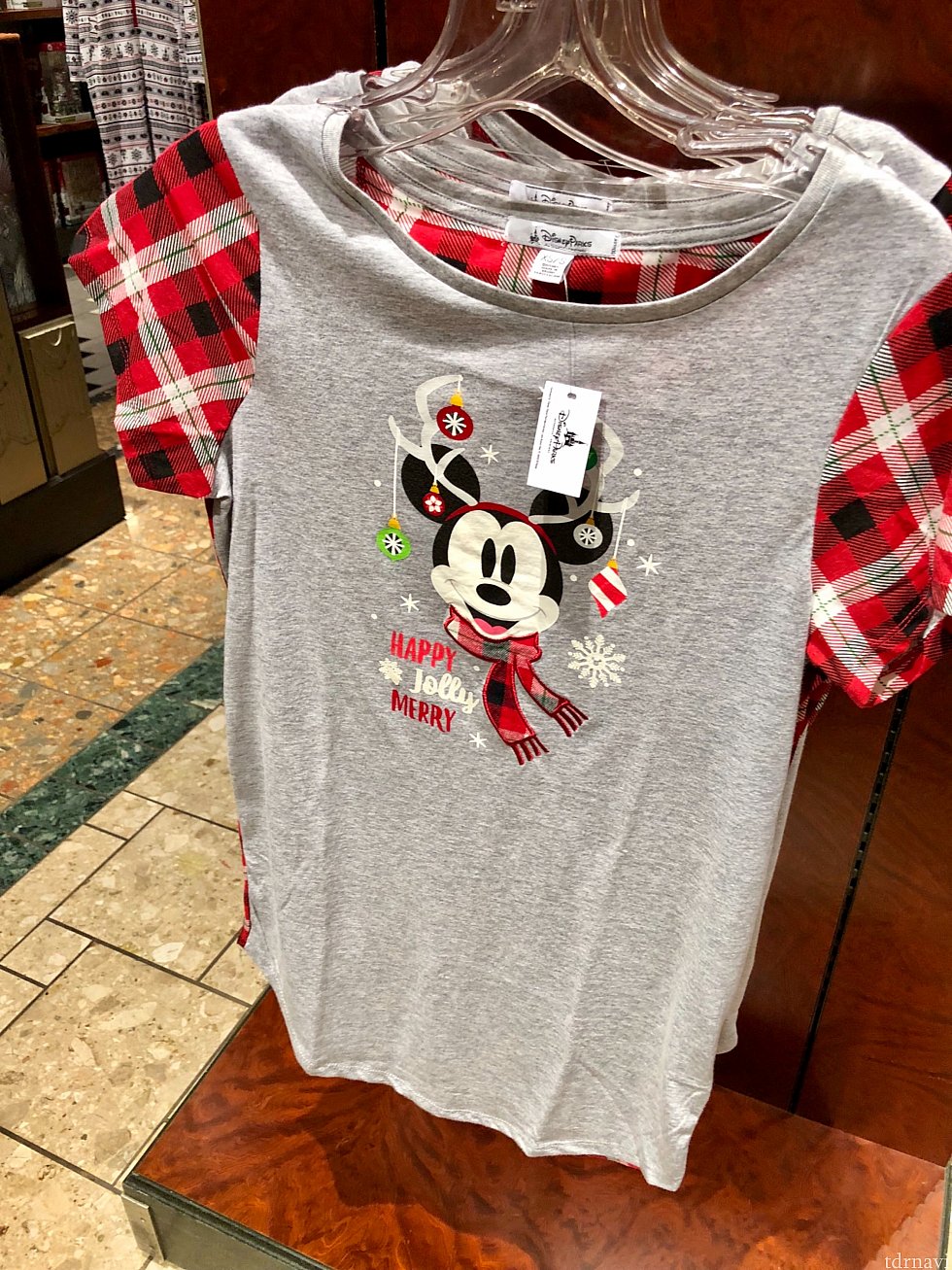 レディース用のナイトシャツというそうです。裾が長いみたいです。$34.99