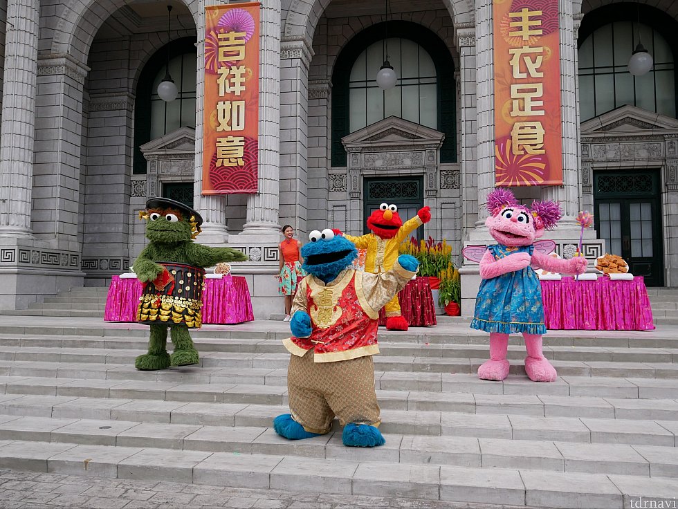 この階段で踊るの大変そう…