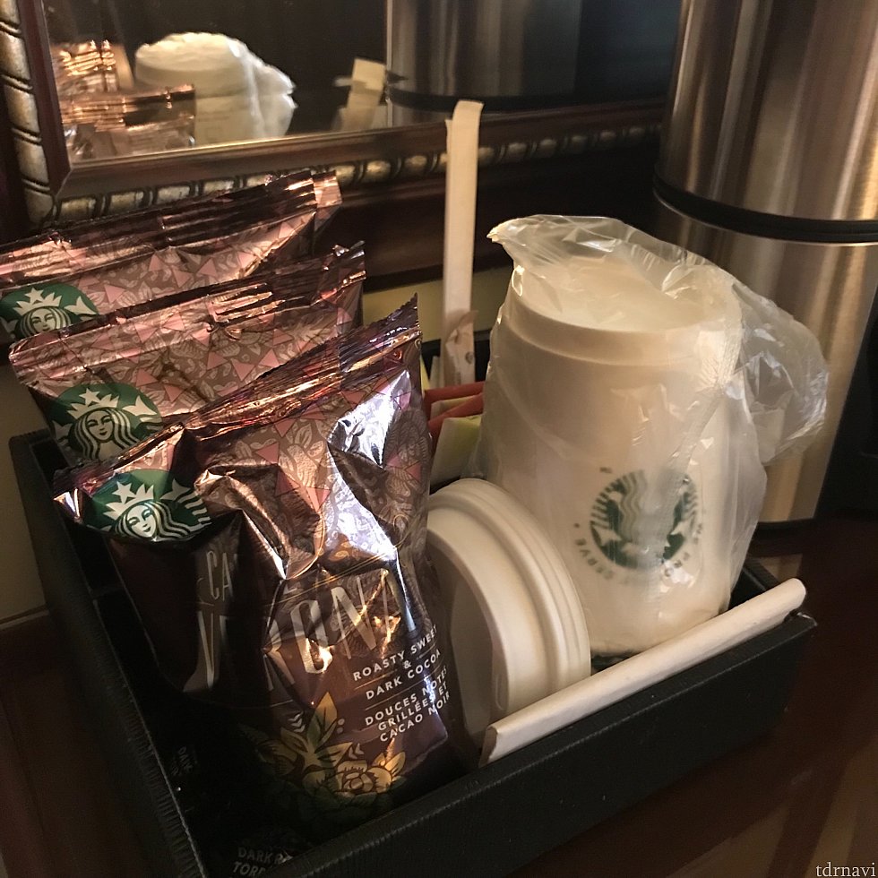 部屋にあったスタバのコーヒー。自由に飲むことができます。