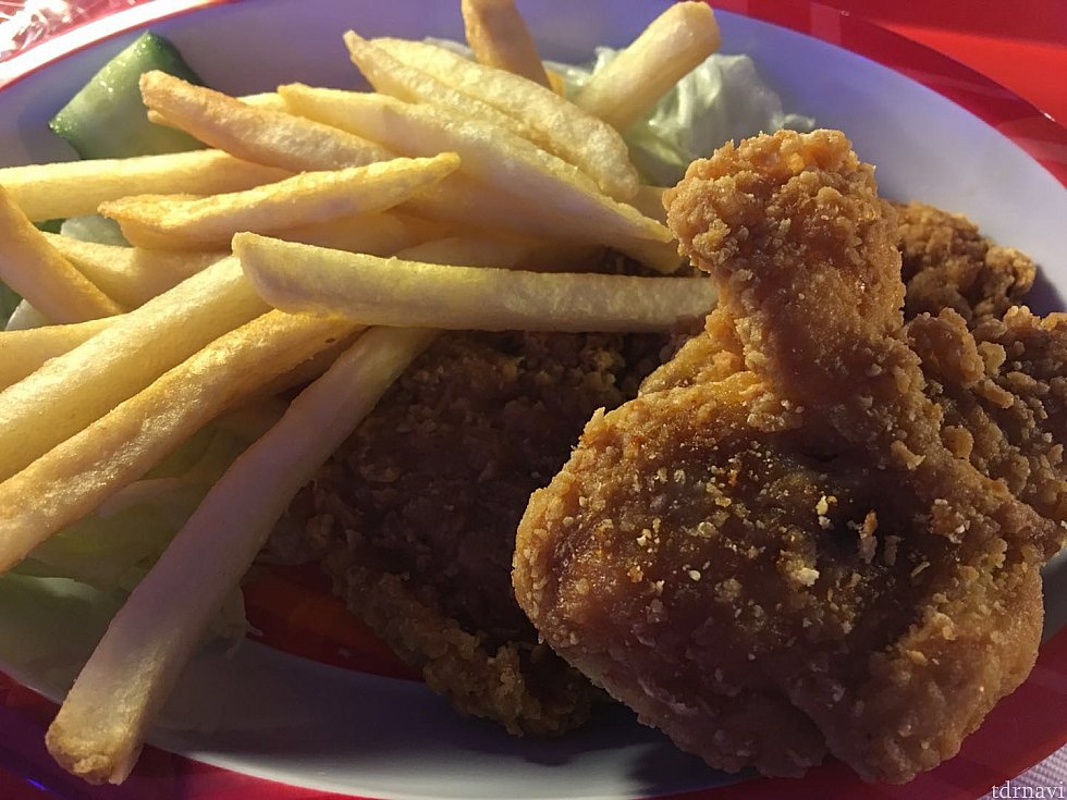 チキンもポテトも揚げたてでホクホクでした🍗🍟