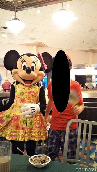 ミニーちゃんのワンピースがかわいすぎてやばい。
レースの具合もガーリーですごくかわいすぎる。しかも似合っておられる・・・さすがはミニー様・・・。
