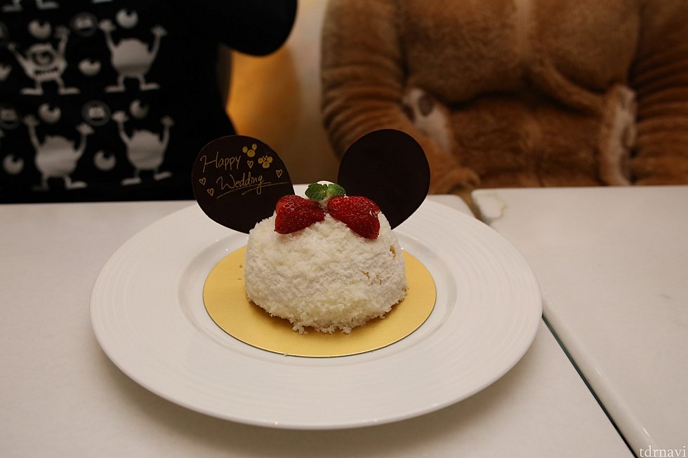 ケーキにはメッセージがお二人の幸せが永遠に♪♪幸せになってくれよな友よ♪ by 気志團