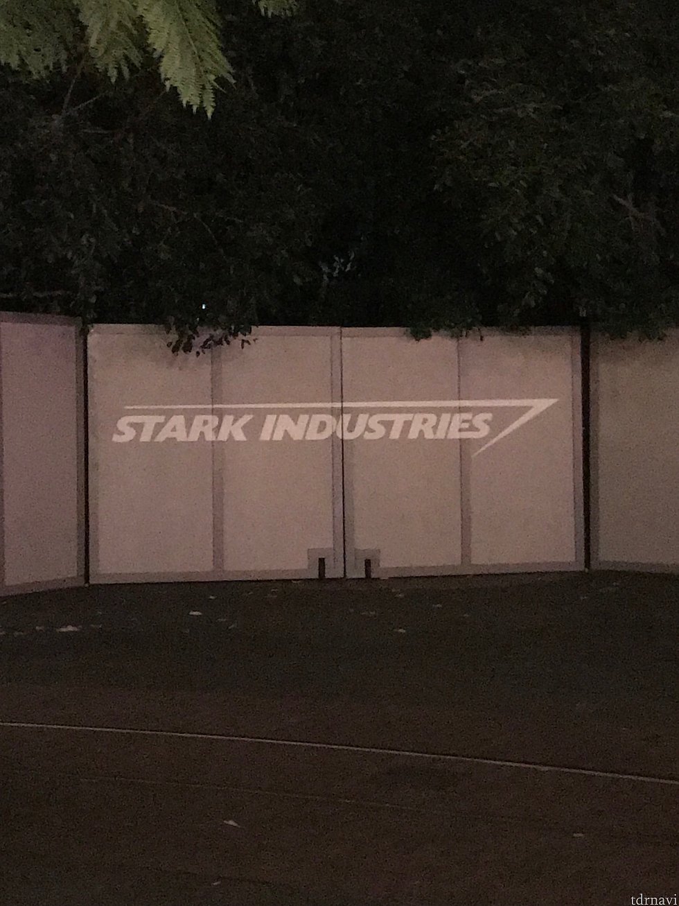 カーズランド←(旧バグズランド)→ハリウッドランドの通り道は閉鎖中です。
迂回が必要となります。