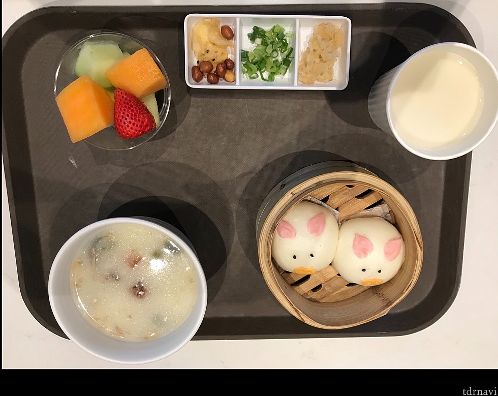 トッピング:天かす、豆、ネギ、何かの酢漬け?