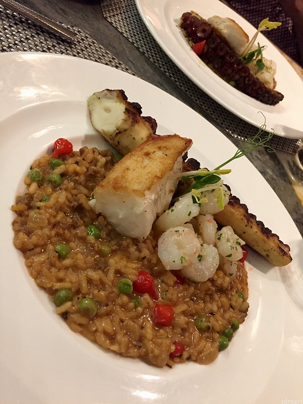 そしてメインディッシュの「Wood-fired Spanish Octopus, Chilean Sea Bass, and Key West Shrimp」実はこのディッシュ$48するんですが、メインよりも添えてあるリゾットの方が遥かに美味しかったです。