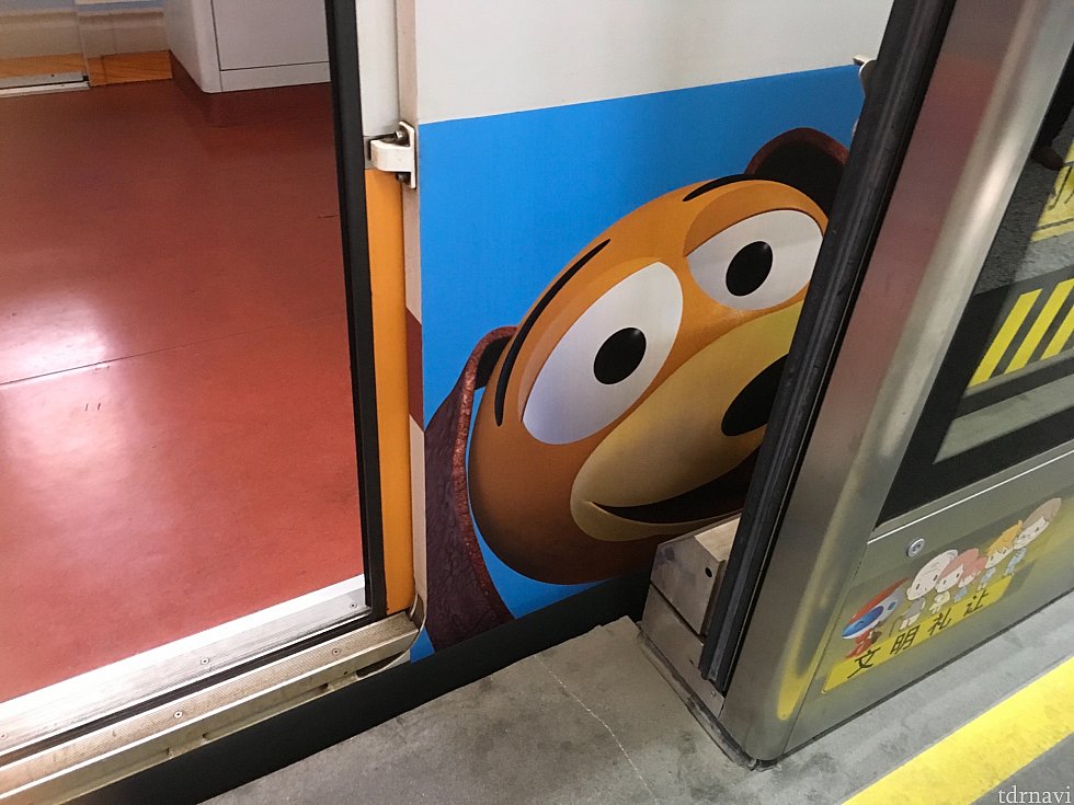 1駅乗って下車すると、こんなところにスリンキー