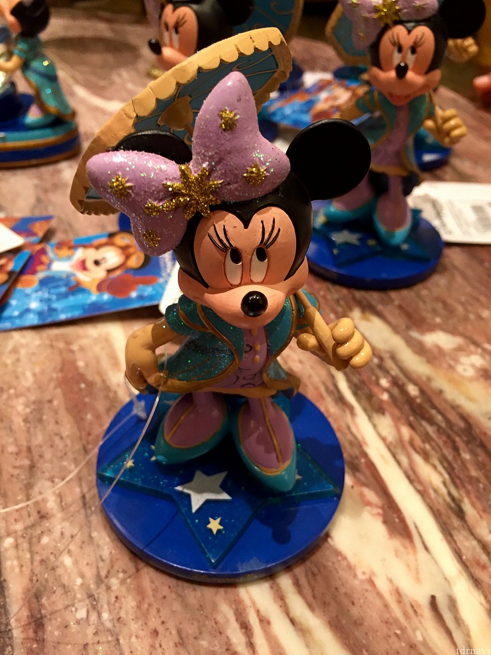 ミニーちゃんのフィギュアも。