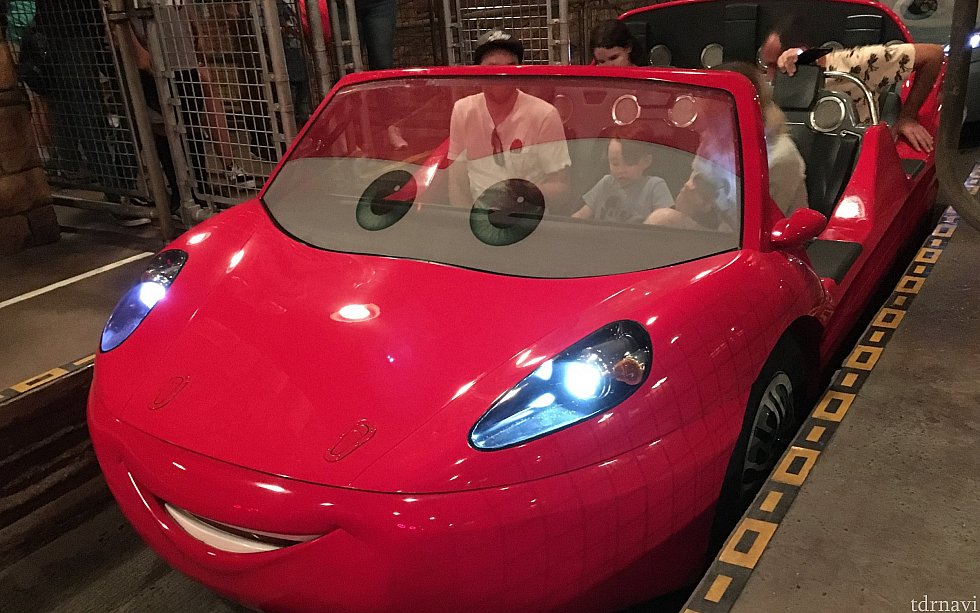 最後にして、やっと、赤い車に乗れました!
マックイーンなのかなぁ?