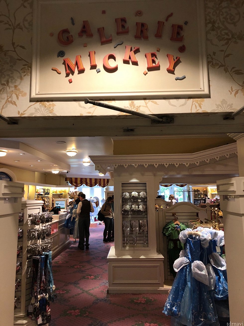 ギフトショップもあります!
このお店オリジナルのワイン(45€位だったと思います)
も売っていました!