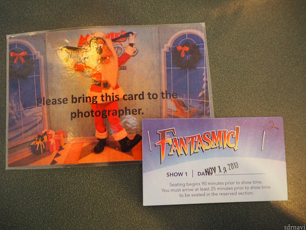 入店後最初にもらう、フォトブースでのキャラグリチケットとファンタズミック!入場券