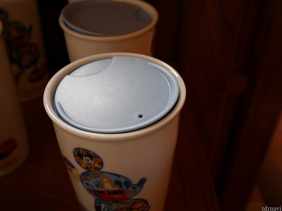 上はこんな感じ。かわいいけれど、陶器のタンブラー
はちょっと使いにくいなぁ😅